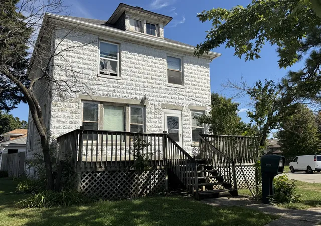 Photo 1 of Single family home for sale at 930 W Park Ave, Joliet, IL 60436 | MLS# 12770089 | Listing updated on 2026-10-04