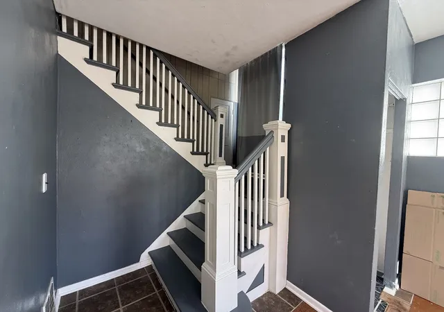 Photo 3 of Single family home for sale at 930 W Park Ave, Joliet, IL 60436 | MLS# 12770089 | Listing updated on 2026-10-04