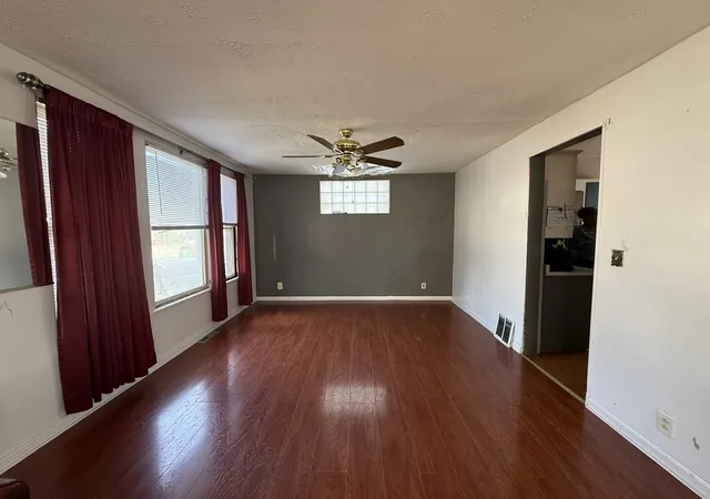 Photo 4 of Single family home for sale at 930 W Park Ave, Joliet, IL 60436 | MLS# 12770089 | Listing updated on 2026-10-04