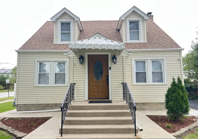 Photo 1 of Single family home for sale at 6848 W 96th Street, Oak Lawn, IL 60453 | MLS# 12770093 | Listing updated on 2026-10-07