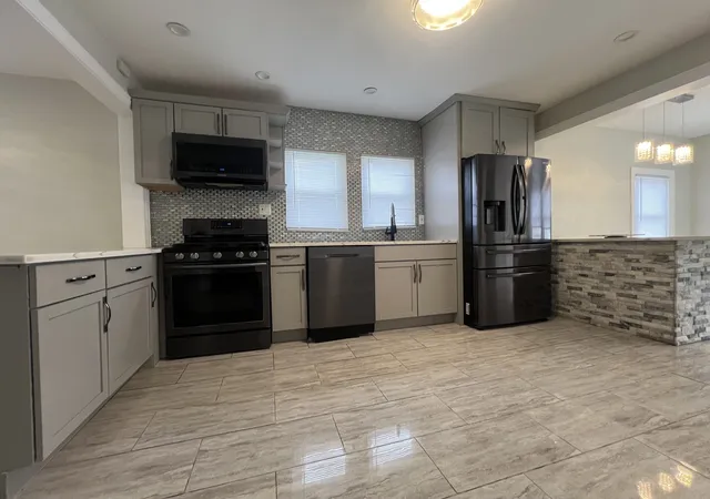 Photo 3 of Single family home for sale at 6848 W 96th Street, Oak Lawn, IL 60453 | MLS# 12770093 | Listing updated on 2026-10-07