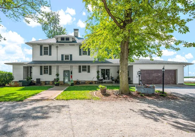 Photo 2 of Single family home for sale at 9101 Old Silo Rd, Clinton, IL 61727 | MLS# 12770100 | Listing updated on 2026-10-01