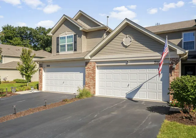 Photo 3 of Townhouse for sale at 7103 Hidden Green Cir, Fox Lake, IL 60020 | MLS# 12770101 | Listing updated on 2026-10-03