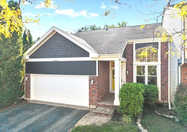 Townhouse for sale at 1949 Barnhill Dr, Mundelein, IL 60060 | MLS# 12770102