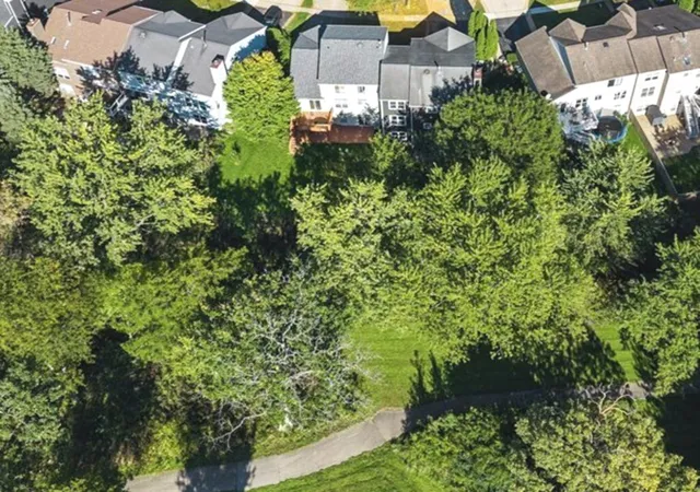 Photo 3 of Townhouse for sale at 1949 Barnhill Dr, Mundelein, IL 60060 | MLS# 12770102 | Listing updated on 2026-10-08