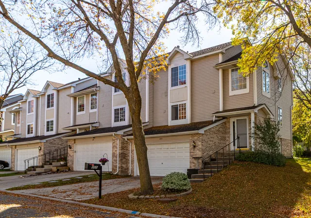 Townhouse for sale at 355 Stevens Ct, Grayslake, IL 60030 | MLS# 12770105