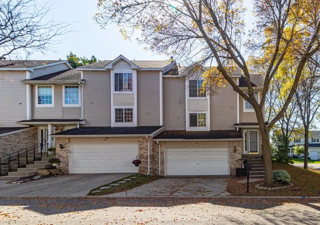 Photo 2 of Townhouse for sale at 355 Stevens Ct, Grayslake, IL 60030 | MLS# 12770105 | Listing updated on 2026-10-07