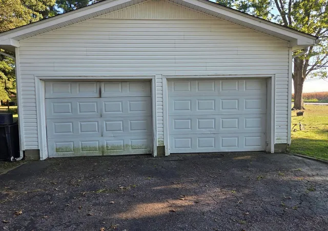 Photo 4 of Single family home for sale at 768 Airport Rd, Metropolis, IL 62960 | MLS# 12770114 | Listing updated on 2026-10-06
