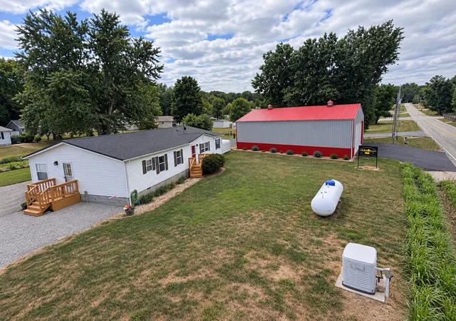 Photo 2 of Single family home for sale at 19 Barbeau Rd, Murphysboro, IL 62966 | MLS# 12770115 | Listing updated on 2026-10-03