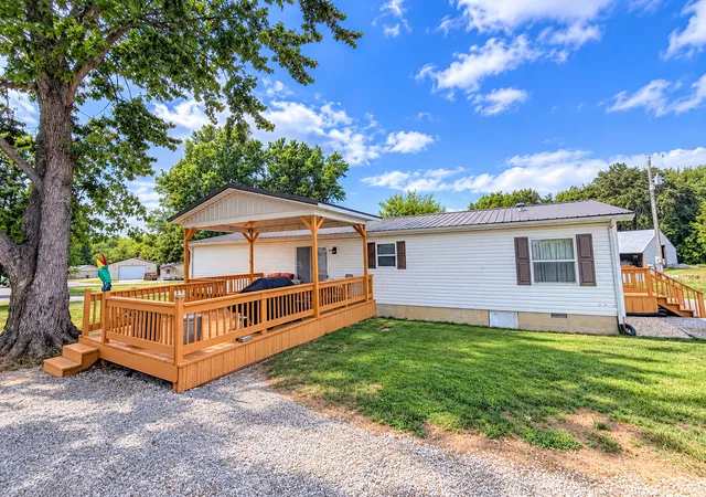 Photo 3 of Single family home for sale at 19 Barbeau Rd, Murphysboro, IL 62966 | MLS# 12770115 | Listing updated on 2026-10-03