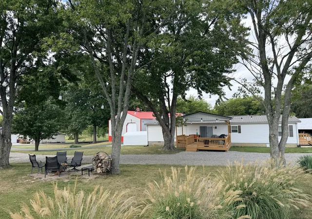 Photo 4 of Single family home for sale at 19 Barbeau Rd, Murphysboro, IL 62966 | MLS# 12770115 | Listing updated on 2026-10-03
