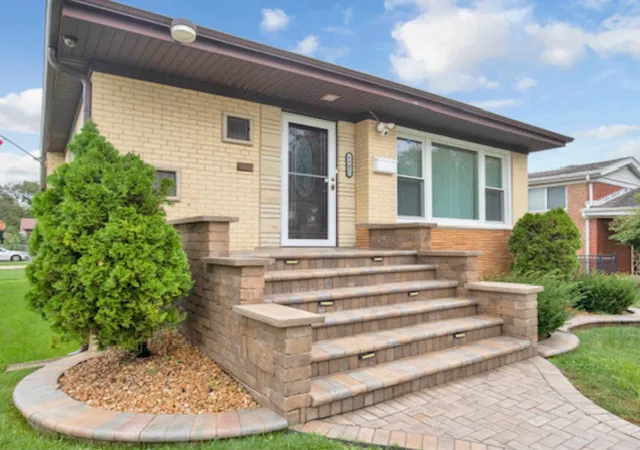 Single family home for sale at 8901 S 49th Court, Oak Lawn, IL 60453 | MLS# 12770118