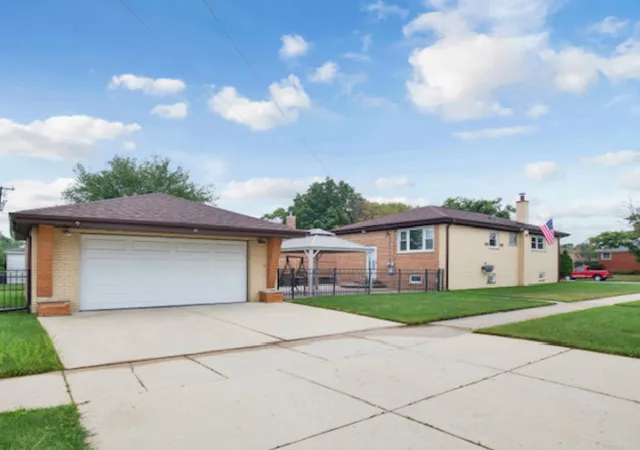 Photo 1 of Single family home for sale at 8901 S 49th Court, Oak Lawn, IL 60453 | MLS# 12770118 | Listing updated on 2026-09-26