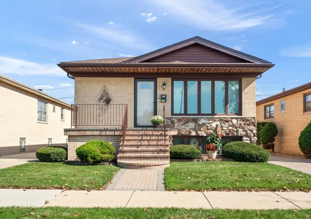Photo 1 of Single family home for sale at 4933 N Sayre Ave, Chicago, IL 60656 | MLS# 12770120 | Listing updated on 2026-10-21