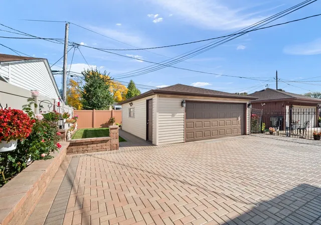 Photo 3 of Single family home for sale at 4933 N Sayre Ave, Chicago, IL 60656 | MLS# 12770120 | Listing updated on 2026-10-21
