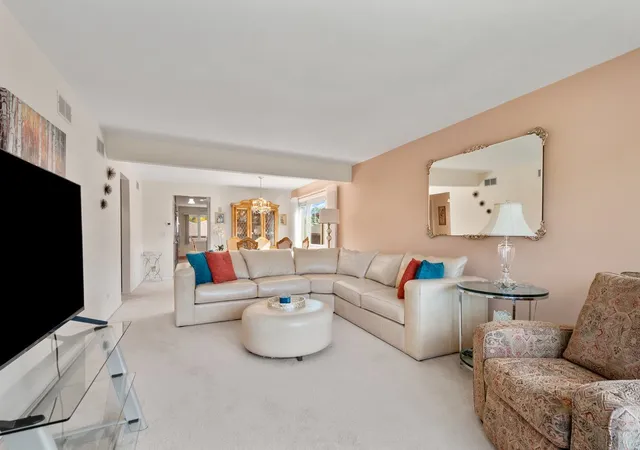 Photo 4 of Single family home for sale at 4933 N Sayre Ave, Chicago, IL 60656 | MLS# 12770120 | Listing updated on 2026-10-21