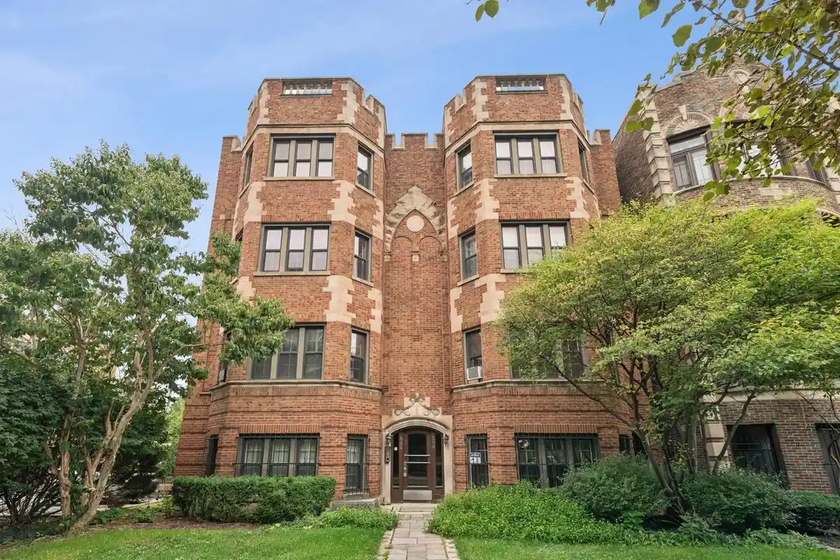 Listing Photo 1 - Condo for sale in 504 S Austin Blvd located at 504 S Austin Blvd, Oak Park, IL 60304 - Unit 504 S Austin Blvd