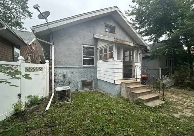 Photo 3 of Single family home for sale at 702 E Frye Ave, Peoria, IL 61603 | MLS# 12770133 | Listing updated on 2026-10-02