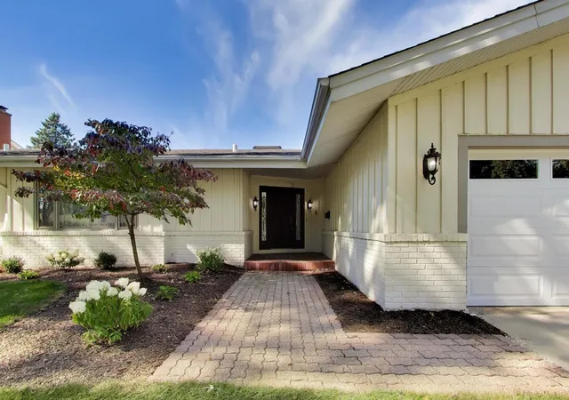 Photo 3 of Single family home for sale at 1117 Summit Hills Ln, Naperville, IL 60563 | MLS# 12770138 | Listing updated on 2026-10-04