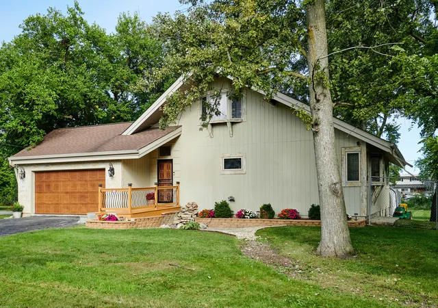 Photo 1 of Single family home for sale at 9041 Delphia Ave, Des Plaines, IL 60016 | MLS# 12770139 | Listing updated on 2026-10-01