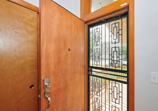 Photo 4 of Single family home for sale at 9041 Delphia Ave, Des Plaines, IL 60016 | MLS# 12770139 | Listing updated on 2026-10-01