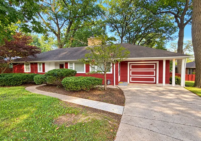 Photo 1 of Single family home for sale at 2811 Forest Ln, Waukegan, IL 60087 | MLS# 12770150 | Listing updated on 2026-10-07