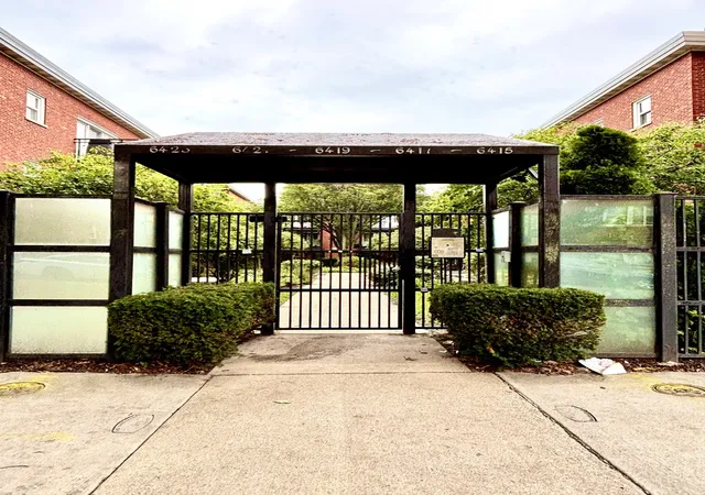 Condo for sale at 6423 N Damen Ave #3W, Chicago, IL 60645 | MLS# 12770160