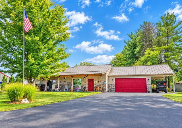 Photo 2 of Single family home for sale at 34 Getaway Ln, Murphysboro, IL 62966 | MLS# 12770161 | Listing updated on 2026-10-03