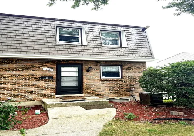 Townhouse for sale at 111 S Hale Ave, Bartlett, IL 60103 | MLS# 12770162