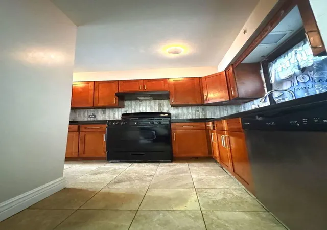Photo 4 of Townhouse for sale at 111 S Hale Ave, Bartlett, IL 60103 | MLS# 12770162 | Listing updated on 2026-09-26