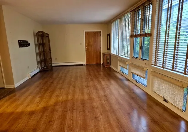 Listing Photo 5 - Condo for sale in building located at 1044 Ontario St, Oak Park, IL 60302 - Unit #1A