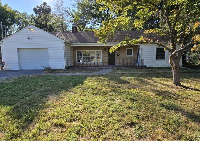 Photo 2 of Single family home for sale at 807 N Main St, Anna, IL 62906 | MLS# 12770164 | Listing updated on 2026-10-01