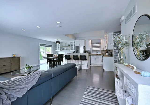 Photo 4 of Single family home for sale at 8033 Long Ave, Burbank, IL 60459 | MLS# 12770173 | Listing updated on 2026-10-06