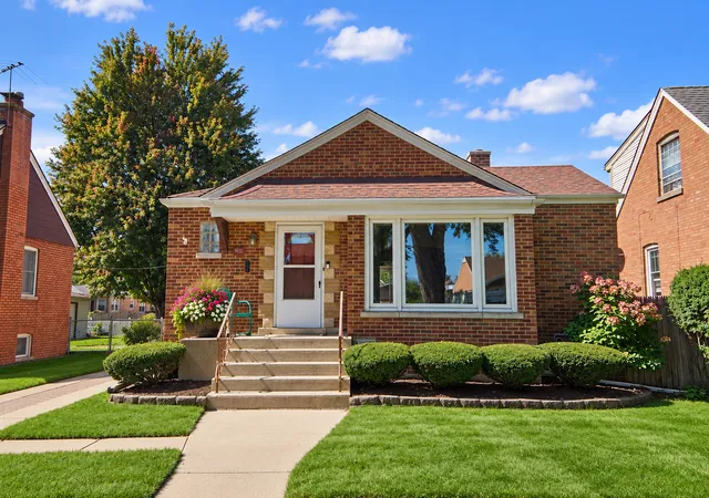 Photo 1 of Single family home for sale at 9932 S Homan Ave, Evergreen Park, IL 60805 | MLS# 12770184 | Listing updated on 2026-10-07