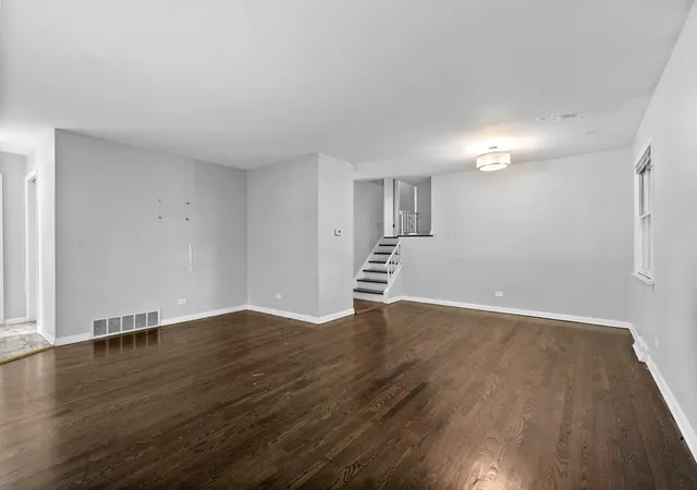 Photo 3 of Single family home for sale at 9120 E Prairie Rd, Evanston, IL 60203 | MLS# 12770192 | Listing updated on 2026-10-06