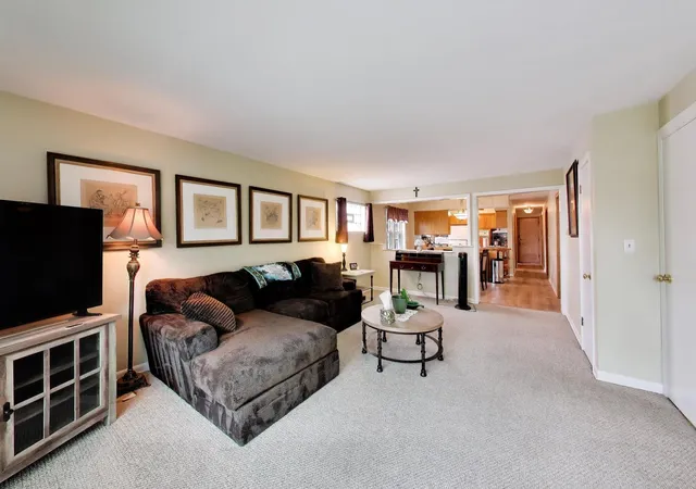 Listing Photo 2 - Condo for sale in building located at 8110 W Addison St, Chicago, IL 60634