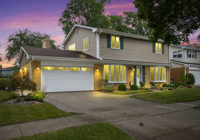 Photo 1 of Single family home for sale at 221 S Rammer Ave, Arlington Heights, IL 60004 | MLS# 12770221 | Listing updated on 2026-09-29