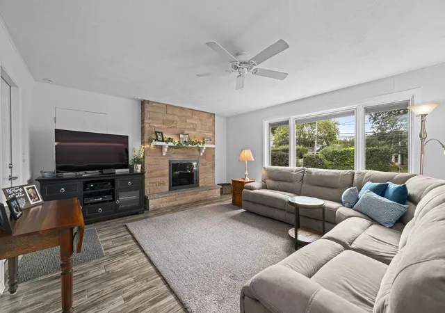 Photo 4 of Single family home for sale at 221 S Rammer Ave, Arlington Heights, IL 60004 | MLS# 12770221 | Listing updated on 2026-09-29