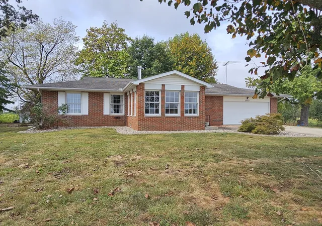 Photo 1 of Single family home for sale at 4165 Black Diamond Rd, Nashville, IL 62263 | MLS# 12770225 | Listing updated on 2026-10-02