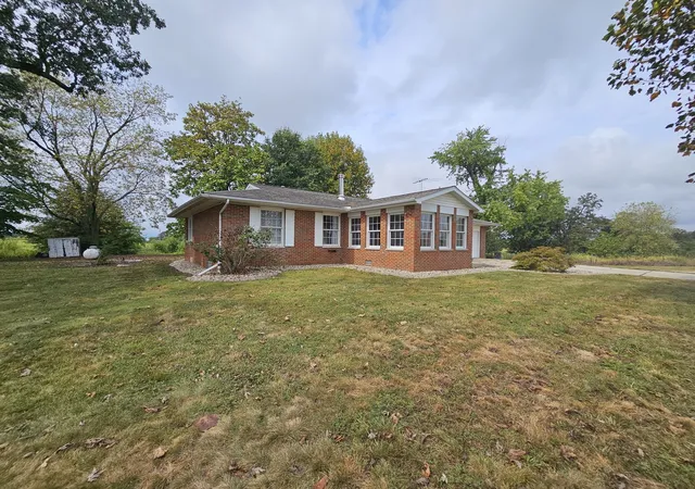 Photo 3 of Single family home for sale at 4165 Black Diamond Rd, Nashville, IL 62263 | MLS# 12770225 | Listing updated on 2026-10-02