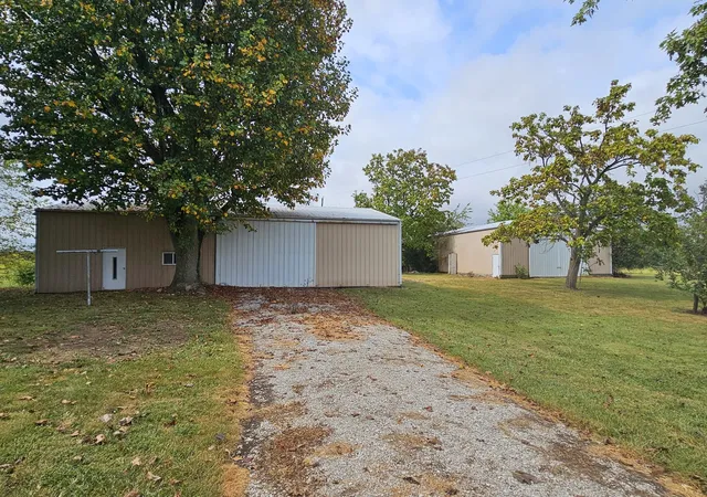 Photo 3 of Single family home for sale at 4165 Black Diamond Rd, Nashville, IL 62263 | MLS# 12770225 | Listing updated on 2026-10-02