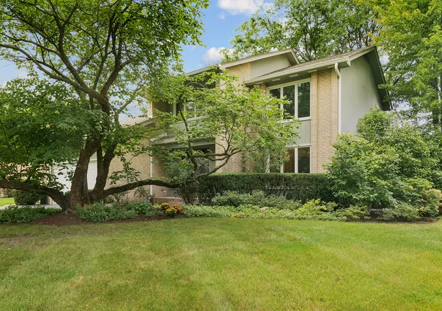 Photo 1 of Single family home for sale at 1310 Hidden Lake Dr, Buffalo Grove, IL 60089 | MLS# 12770241 | Listing updated on 2026-09-27