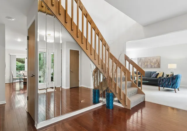Photo 3 of Single family home for sale at 1310 Hidden Lake Dr, Buffalo Grove, IL 60089 | MLS# 12770241 | Listing updated on 2026-09-27