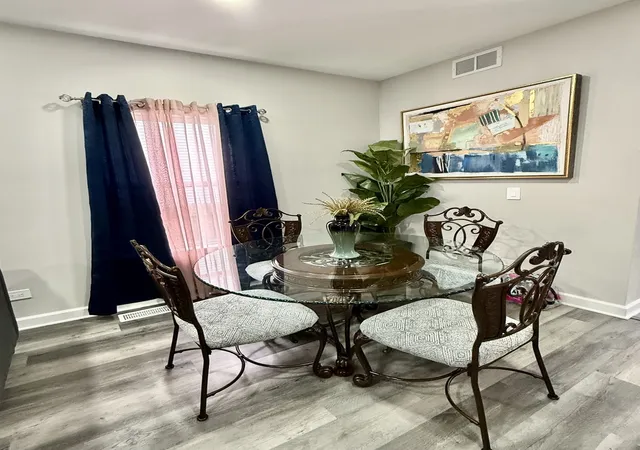 Photo 4 of Single family home for sale at 16150 Laurel Oak Dr, Crest Hill, IL 60403 | MLS# 12770260 | Listing updated on 2026-10-03
