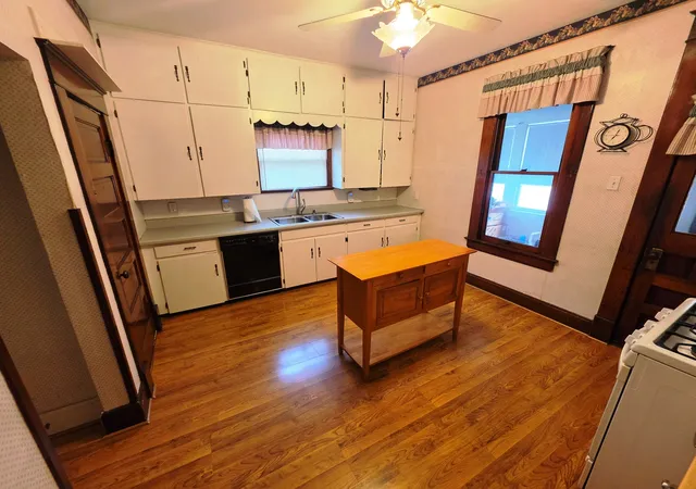 Photo 4 of Single family home for sale at 234 N Cherry St, Centralia, IL 62801 | MLS# 12770262 | Listing updated on 2026-10-03