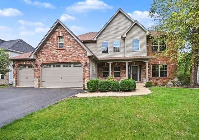Photo 1 of Single family home for sale at 204 Holly Ln, Oswego, IL 60543 | MLS# 12770275 | Listing updated on 2026-09-30