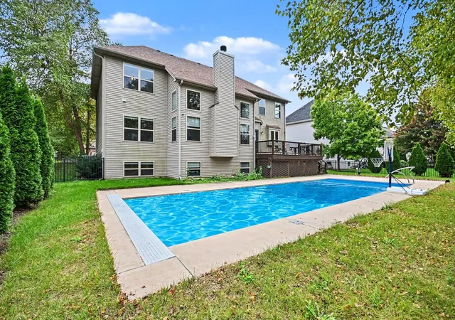 Photo 3 of Single family home for sale at 204 Holly Ln, Oswego, IL 60543 | MLS# 12770275 | Listing updated on 2026-09-30