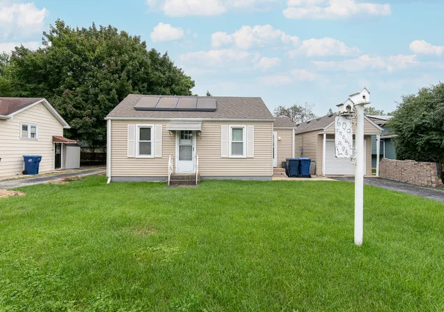 Photo 1 of Single family home for sale at 609 N Frolic Ave, Waukegan, IL 60085 | MLS# 12770279 | Listing updated on 2026-10-02