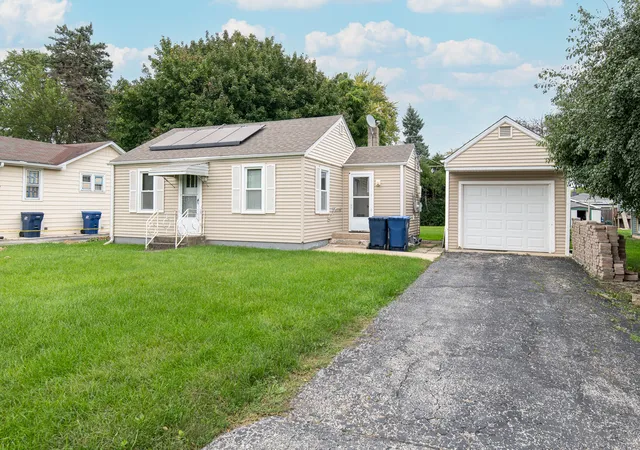 Photo 2 of Single family home for sale at 609 N Frolic Ave, Waukegan, IL 60085 | MLS# 12770279 | Listing updated on 2026-10-02