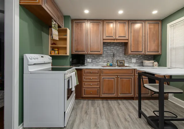 Photo 3 of Single family home for sale at 609 N Frolic Ave, Waukegan, IL 60085 | MLS# 12770279 | Listing updated on 2026-10-02